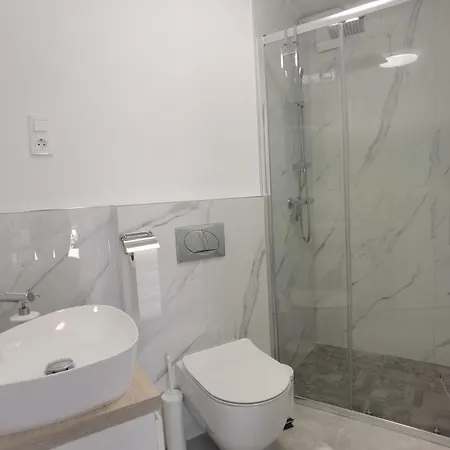Danijela Apartman *